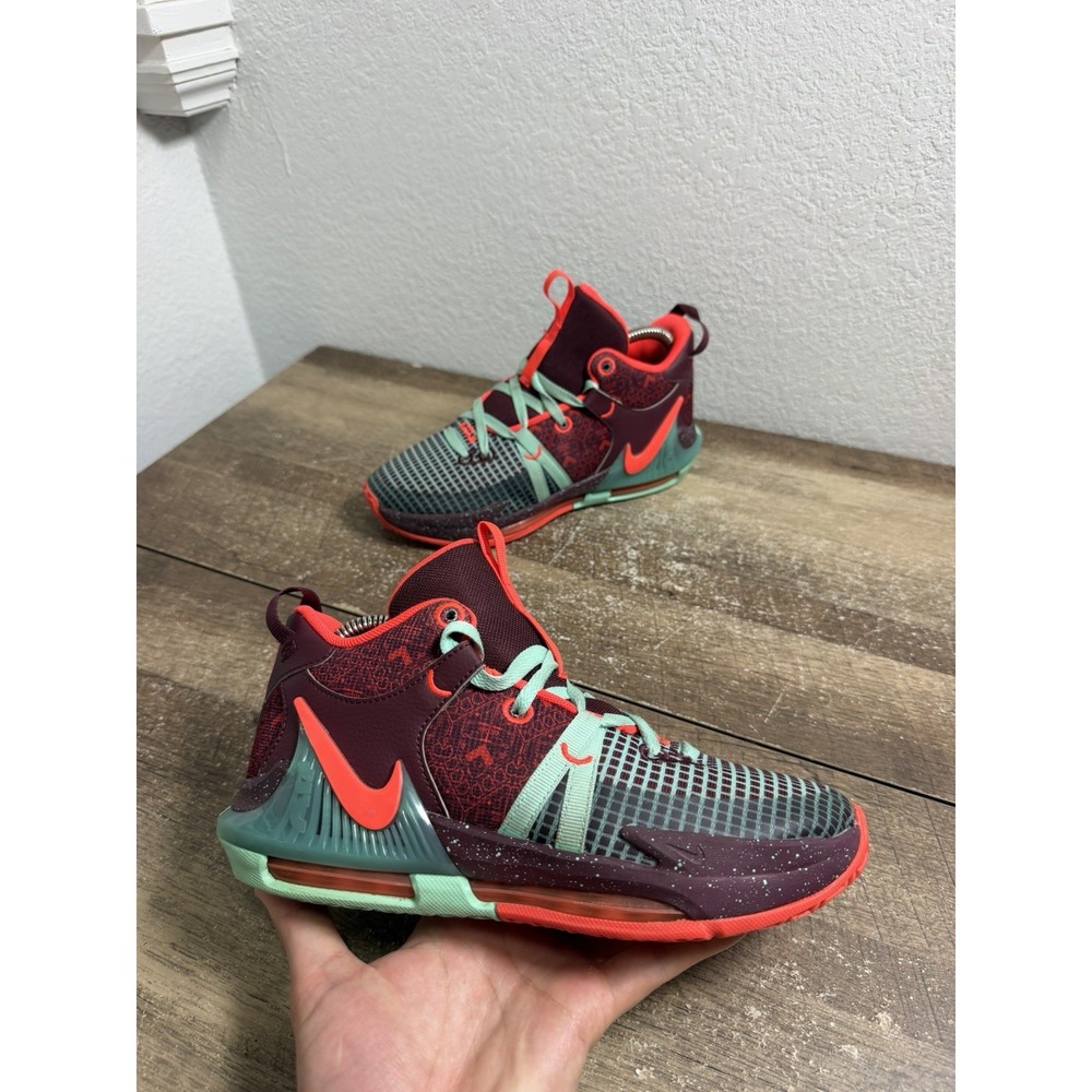 Nike LeBron James Witness Se FB8976-600 Red Jade Maroon Basketball Size 6Y Shoes